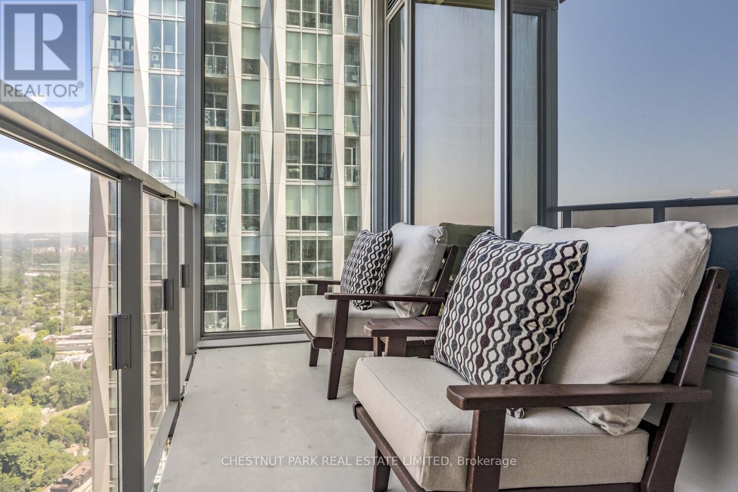 Photo 12 of 4904 11 Yorkville Avenue, Toronto ON