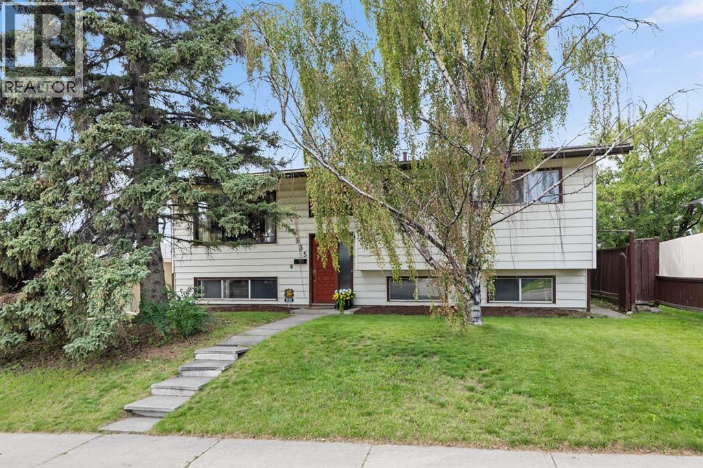 Single Family House Bi-level for Sale in  Mayland Drive NE Mayland Heights Calgary 