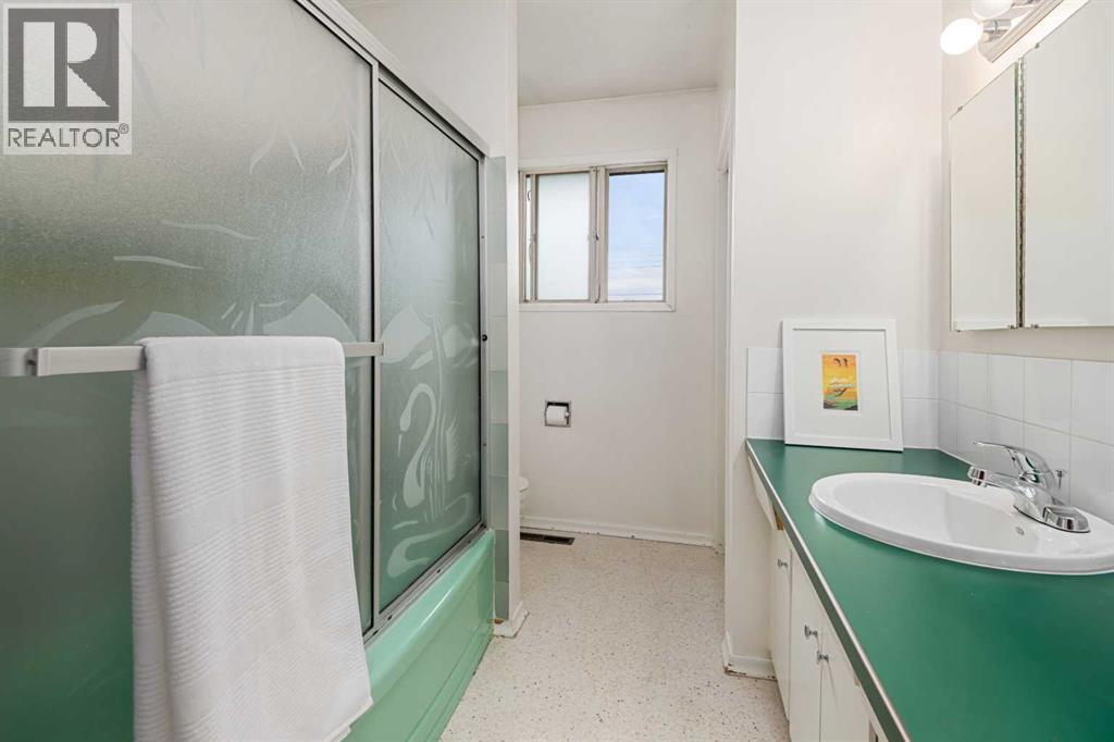 Single Family House Bi-level for Sale in  Mayland Drive NE Mayland Heights Calgary 