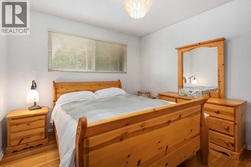Single Family House Bi-level for Sale in  Mayland Drive NE Mayland Heights Calgary 