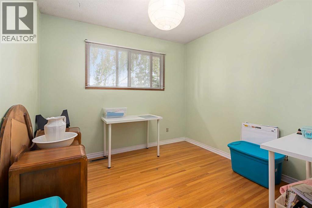 Single Family House Bi-level for Sale in  Mayland Drive NE Mayland Heights Calgary 
