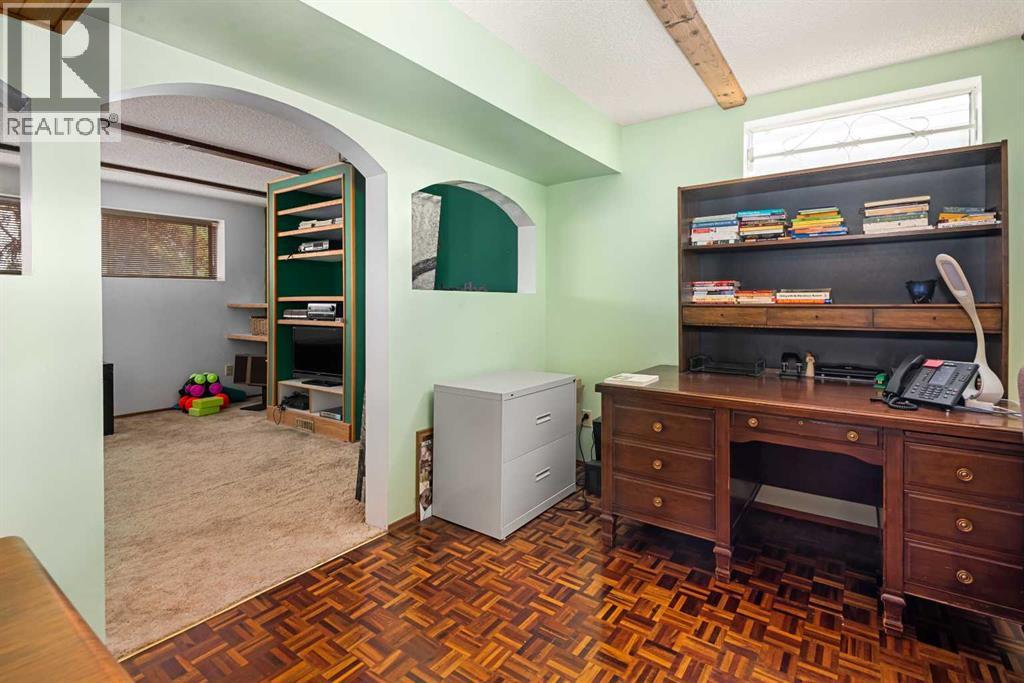 Single Family House Bi-level for Sale in  Mayland Drive NE Mayland Heights Calgary 