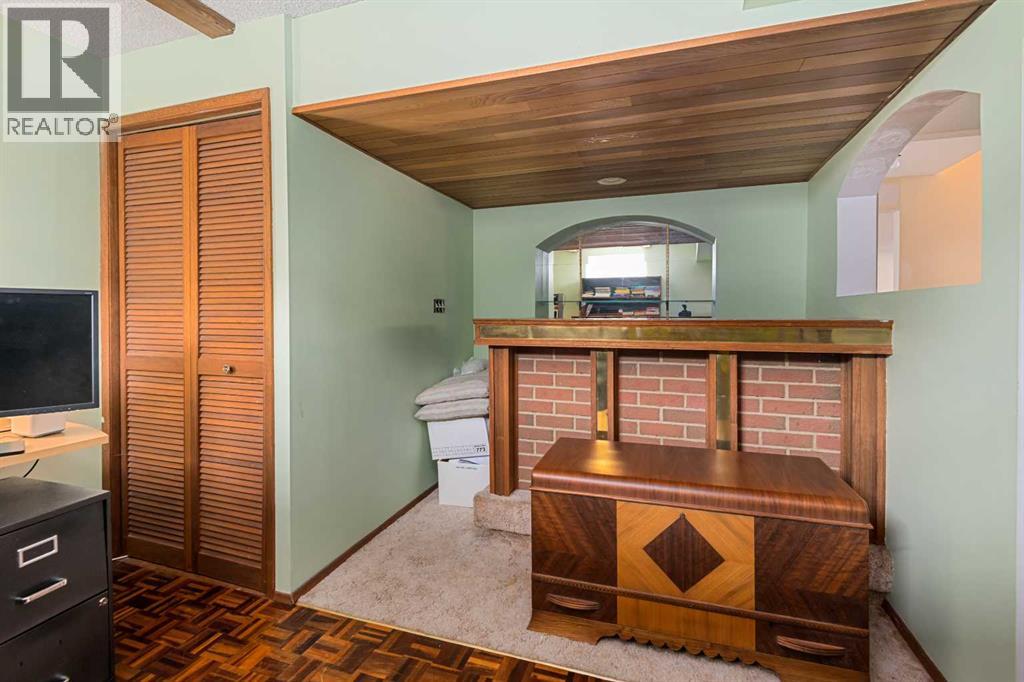 Single Family House Bi-level for Sale in  Mayland Drive NE Mayland Heights Calgary 