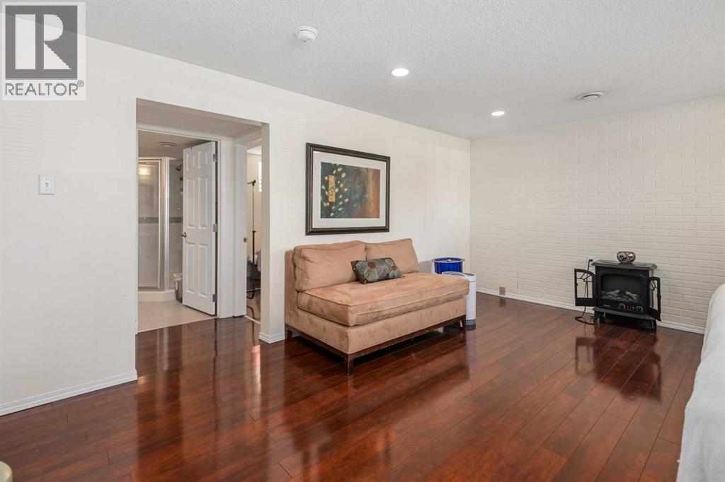 Single Family House Bi-level for Sale in  Mayland Drive NE Mayland Heights Calgary 