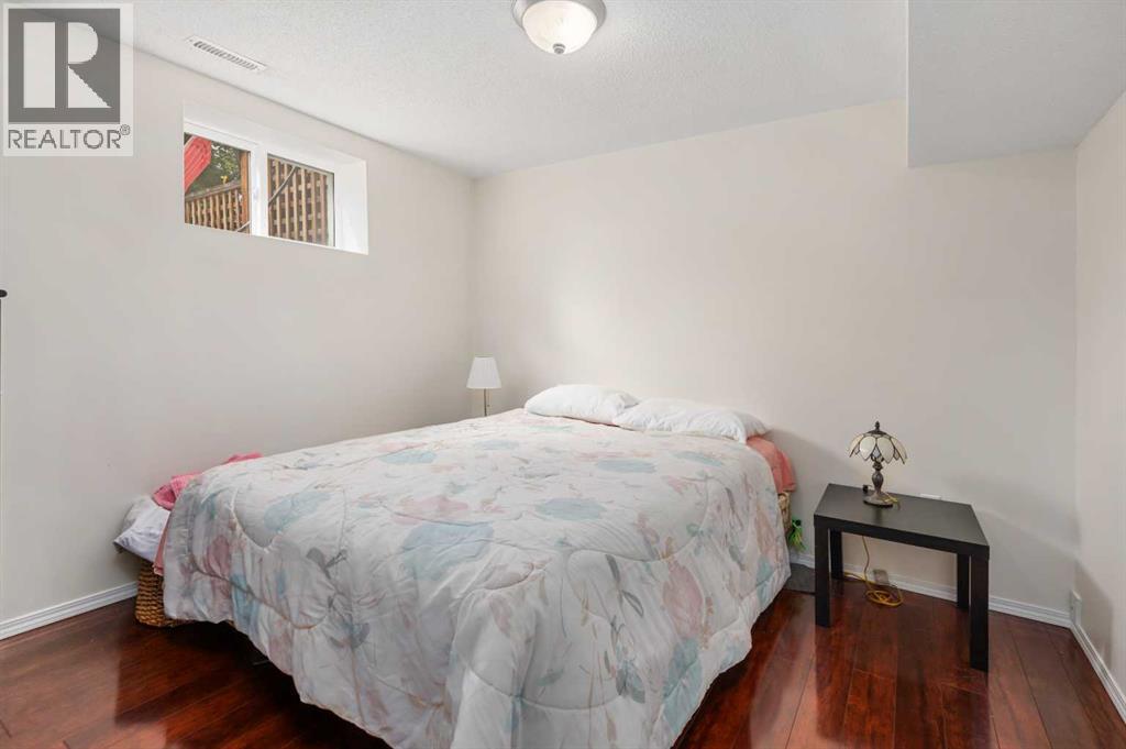 Single Family House Bi-level for Sale in  Mayland Drive NE Mayland Heights Calgary 
