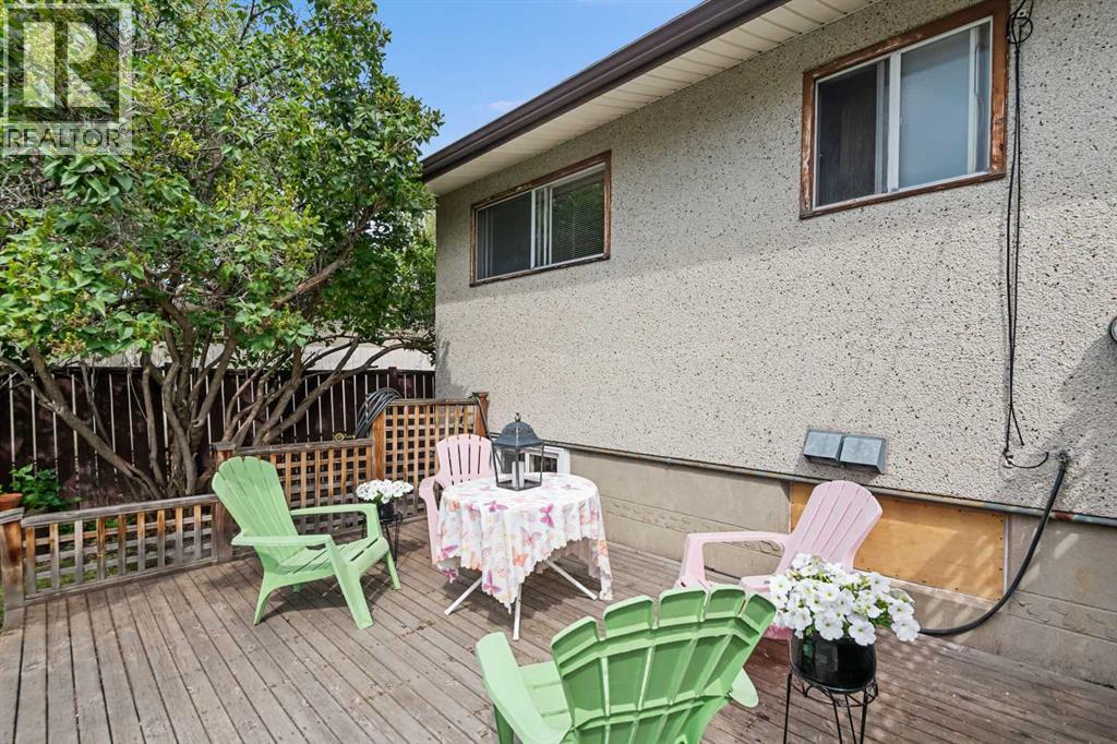 Single Family House Bi-level for Sale in  Mayland Drive NE Mayland Heights Calgary 