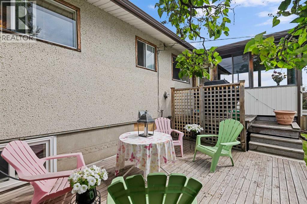 Single Family House Bi-level for Sale in  Mayland Drive NE Mayland Heights Calgary 