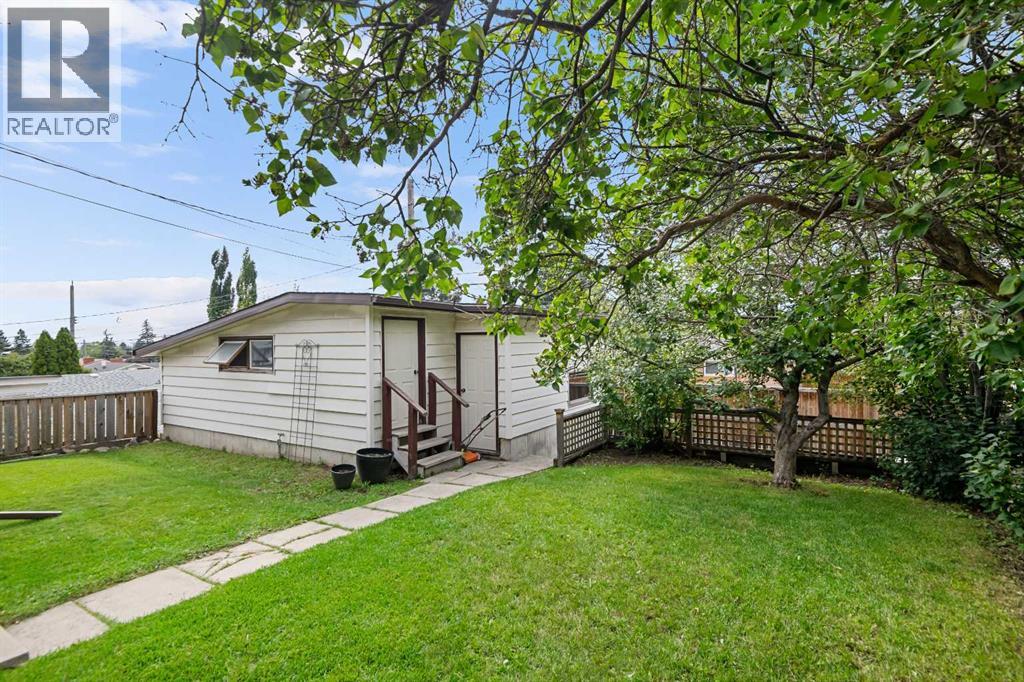 Single Family House Bi-level for Sale in  Mayland Drive NE Mayland Heights Calgary 