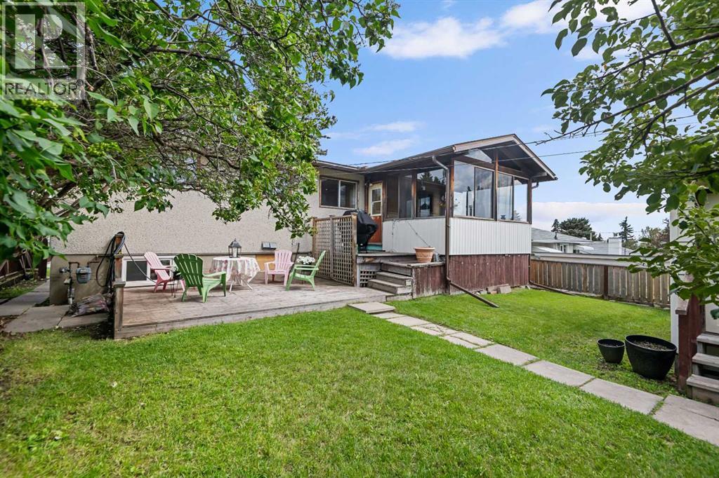 Single Family House Bi-level for Sale in  Mayland Drive NE Mayland Heights Calgary 