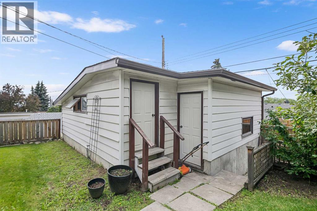 Single Family House Bi-level for Sale in  Mayland Drive NE Mayland Heights Calgary 