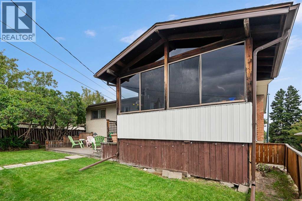 Single Family House Bi-level for Sale in  Mayland Drive NE Mayland Heights Calgary 