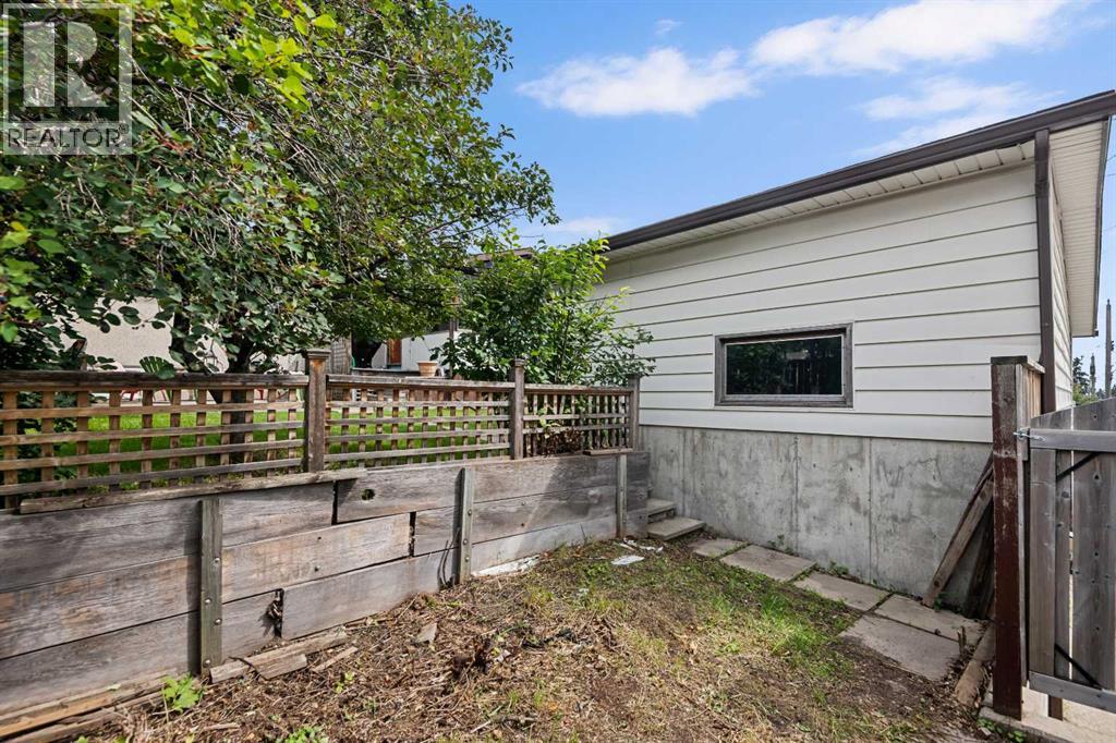 Single Family House Bi-level for Sale in  Mayland Drive NE Mayland Heights Calgary 