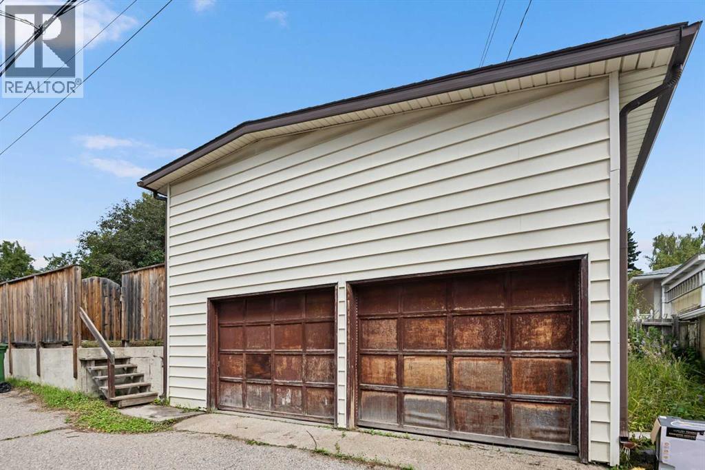 Single Family House Bi-level for Sale in  Mayland Drive NE Mayland Heights Calgary 