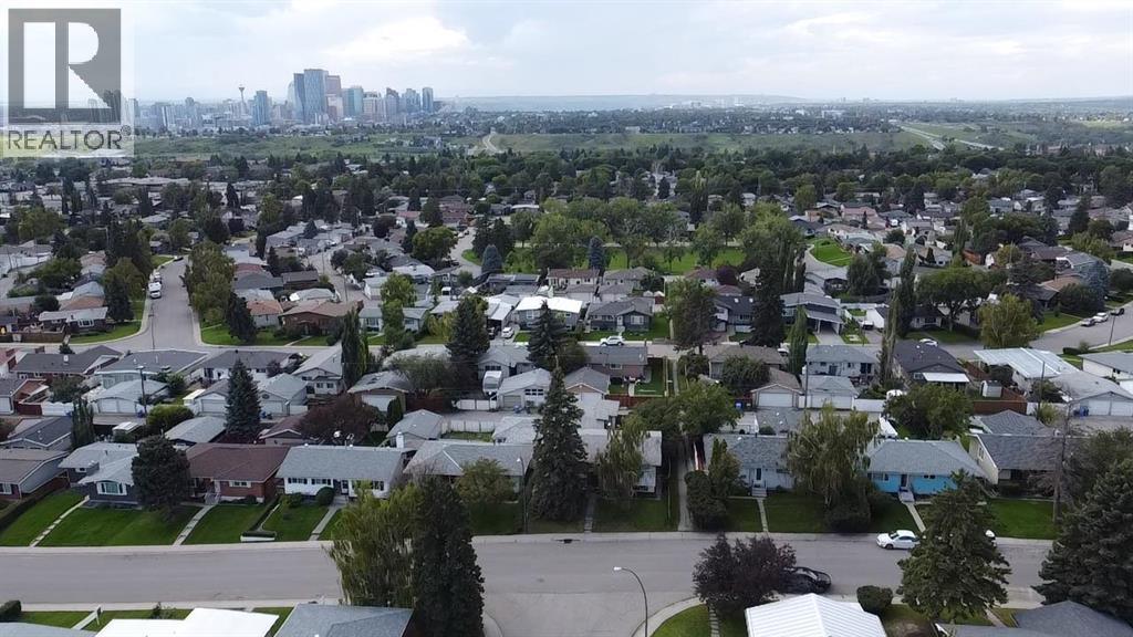 Single Family House Bi-level for Sale in  Mayland Drive NE Mayland Heights Calgary 