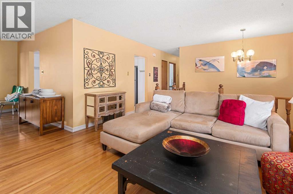 Single Family House Bi-level for Sale in  Mayland Drive NE Mayland Heights Calgary 