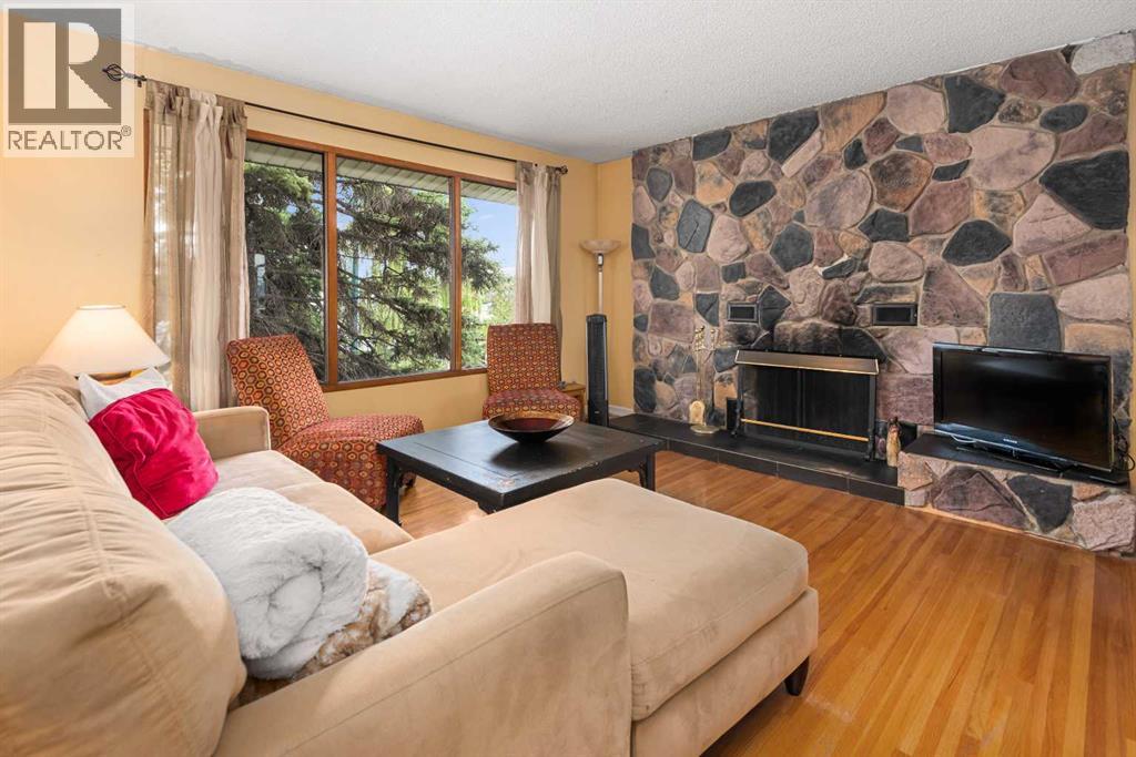 Single Family House Bi-level for Sale in  Mayland Drive NE Mayland Heights Calgary 