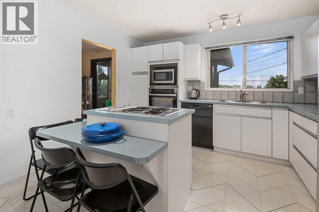 Single Family House Bi-level for Sale in  Mayland Drive NE Mayland Heights Calgary 