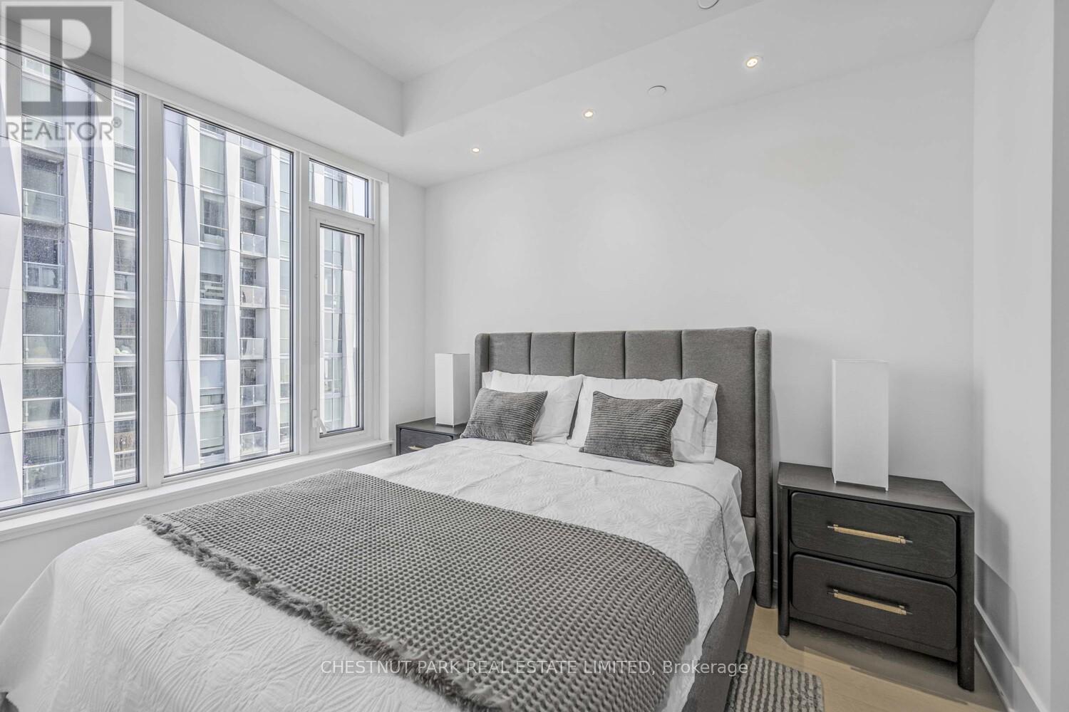 Photo 23 of 4904 11 Yorkville Avenue, Toronto ON