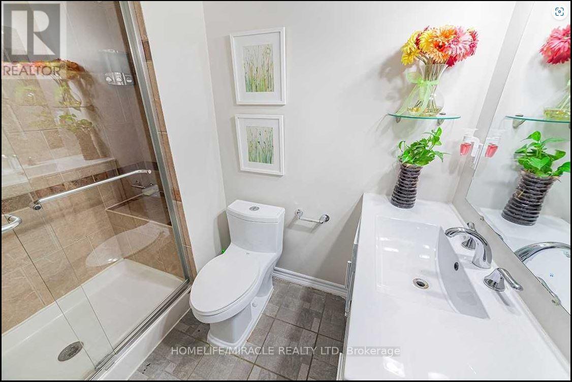 Photo 4 of 13 Prince Crescent, Brampton ON