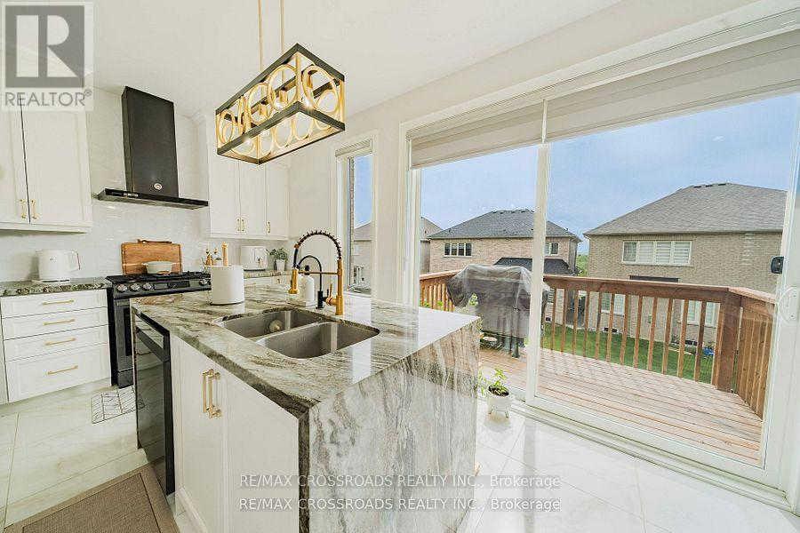 Photo 13 of 50 Carriage Shop Bend, East Gwillimbury ON