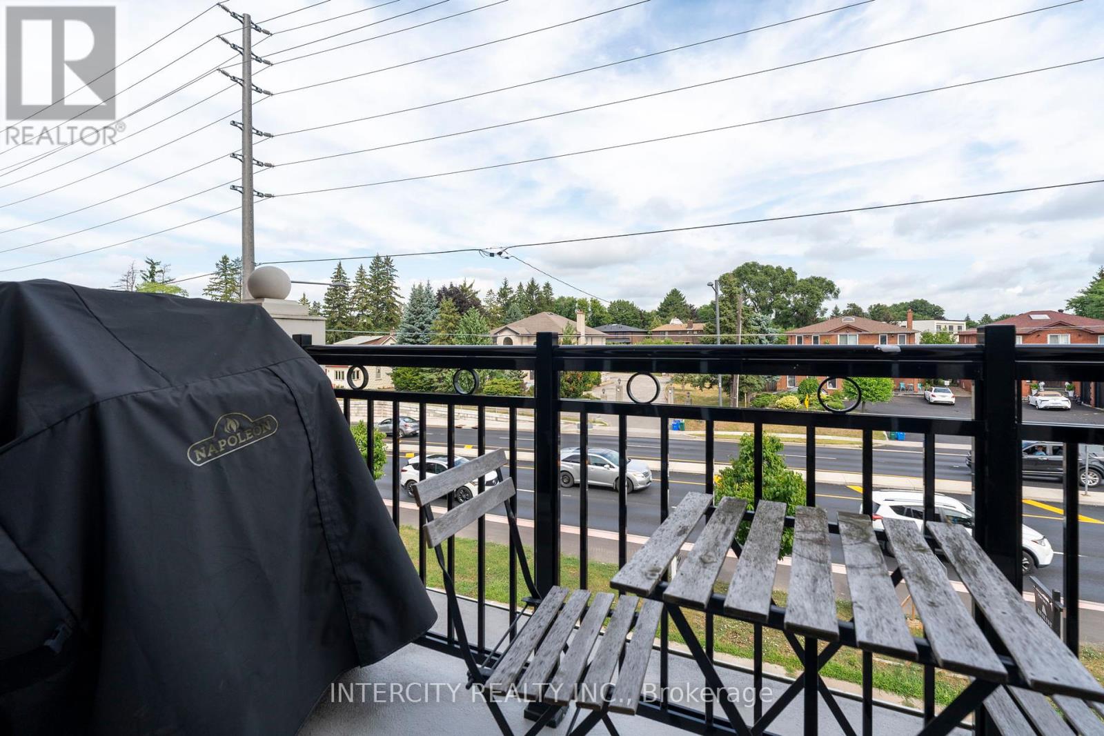 Photo 12 of E 16 26 Bruce Street, Vaughan ON