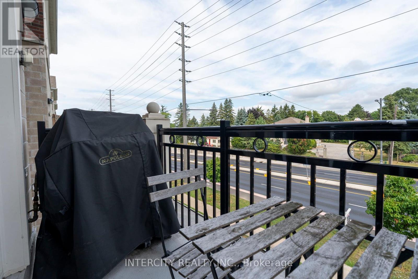Photo 13 of E 16 26 Bruce Street, Vaughan ON