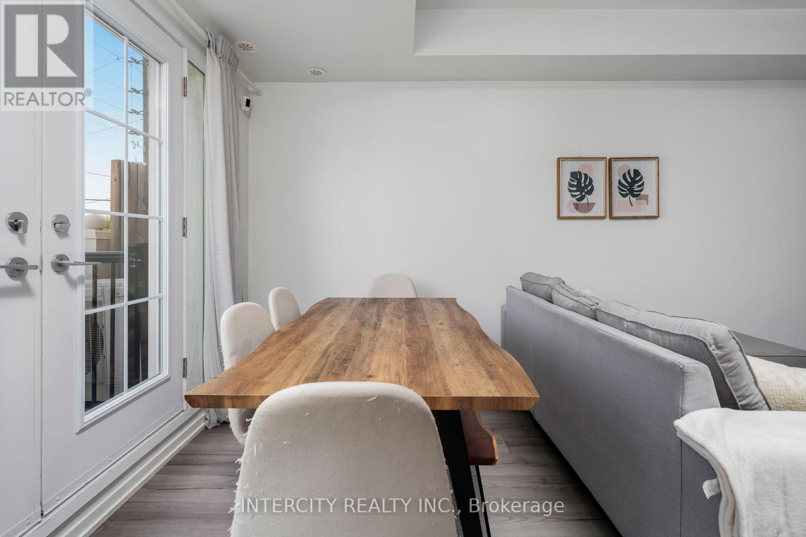 Photo 14 of E 16 26 Bruce Street, Vaughan ON
