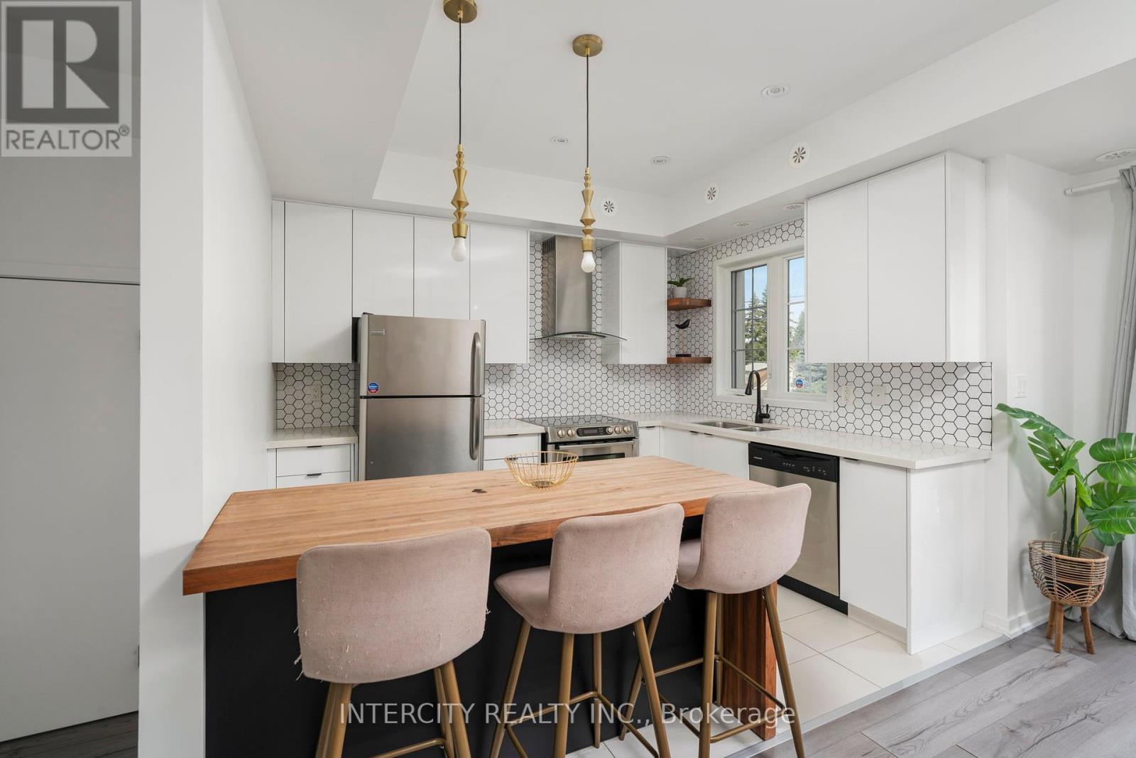 Photo 17 of E 16 26 Bruce Street, Vaughan ON