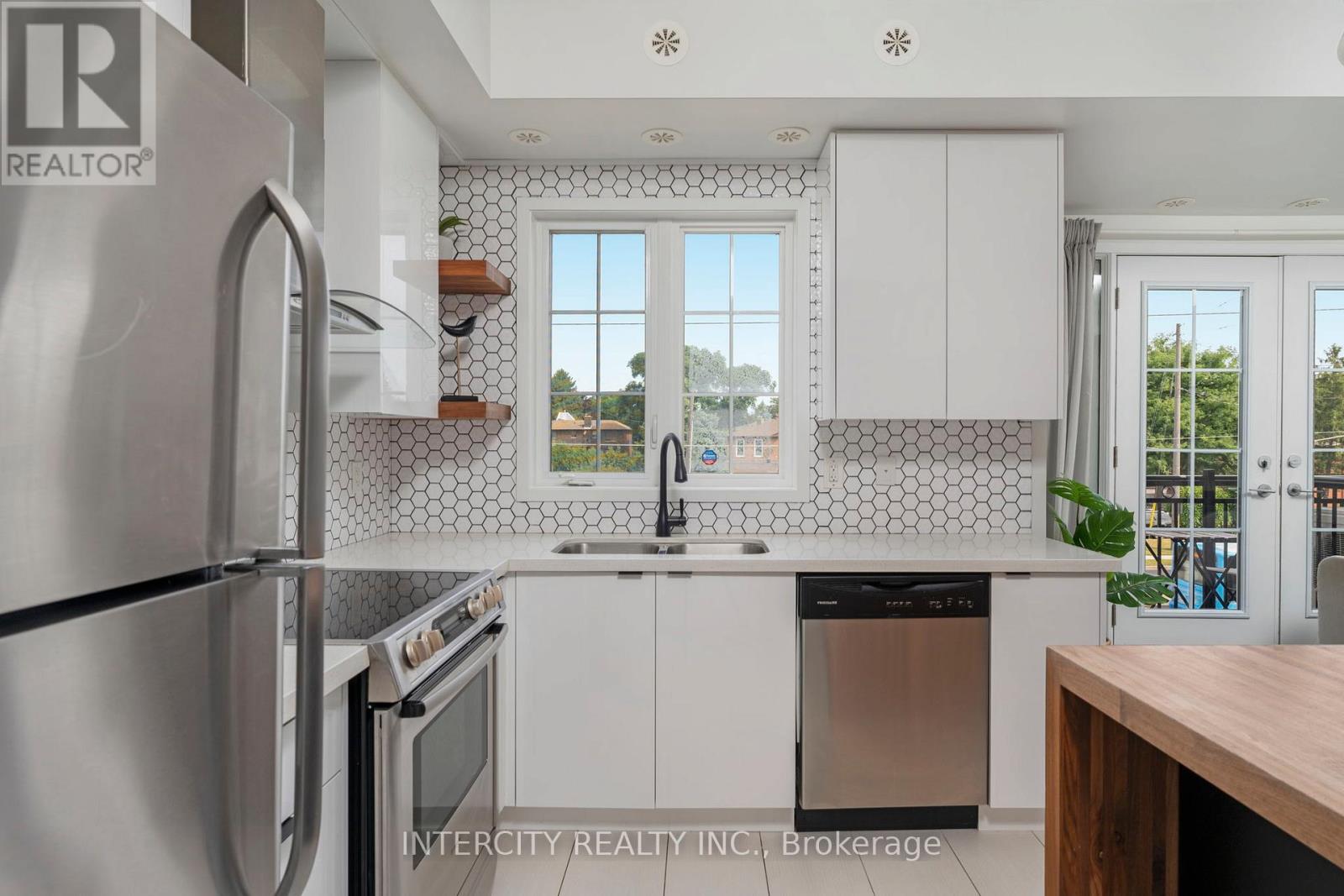 Photo 18 of E 16 26 Bruce Street, Vaughan ON