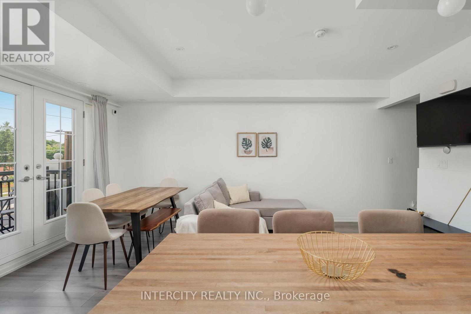 Photo 19 of E 16 26 Bruce Street, Vaughan ON