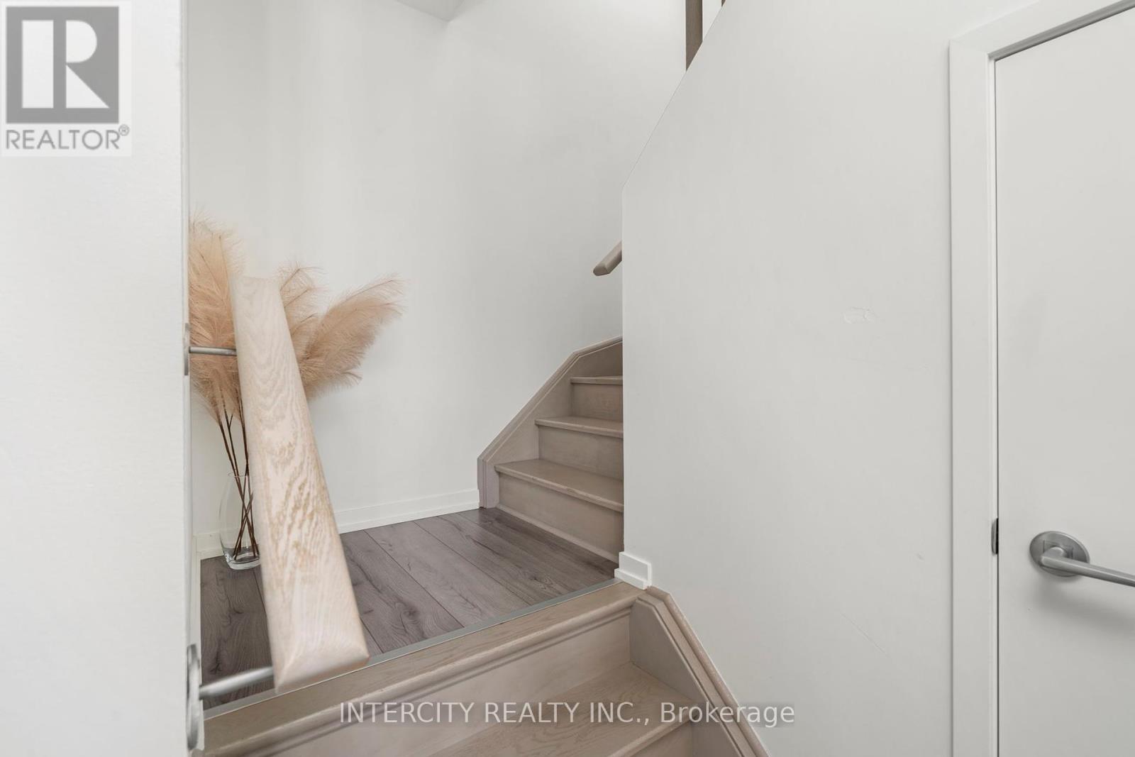 Photo 21 of E 16 26 Bruce Street, Vaughan ON
