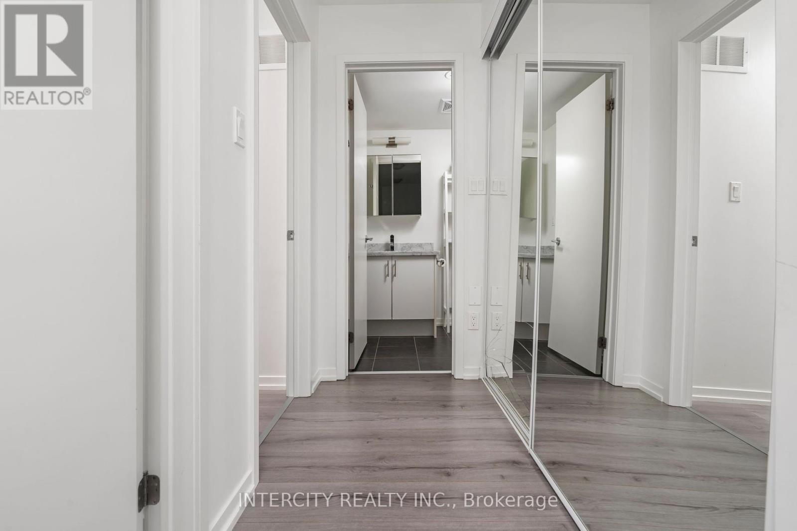 Photo 22 of E 16 26 Bruce Street, Vaughan ON