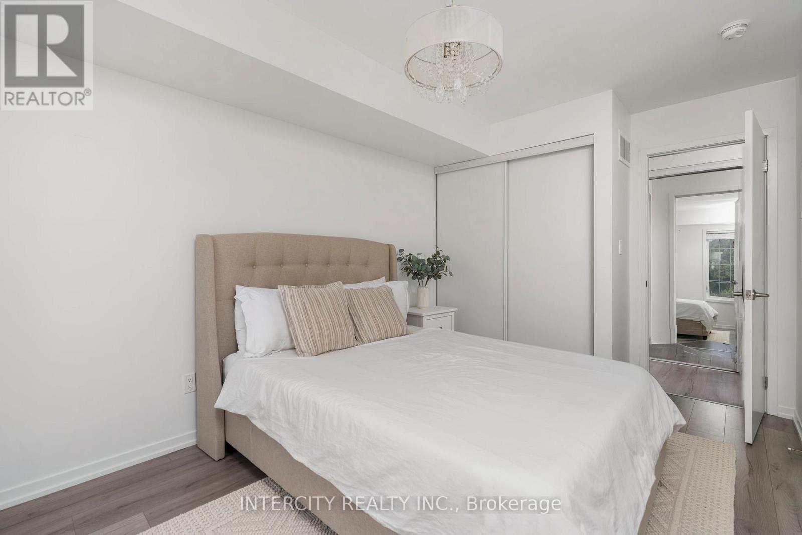 Photo 27 of E 16 26 Bruce Street, Vaughan ON