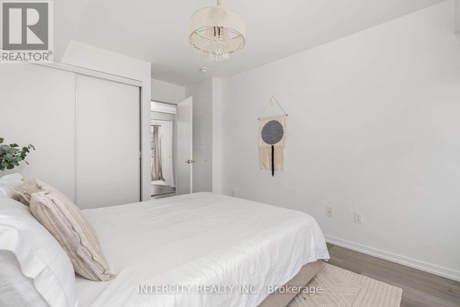 Photo 28 of E 16 26 Bruce Street, Vaughan ON