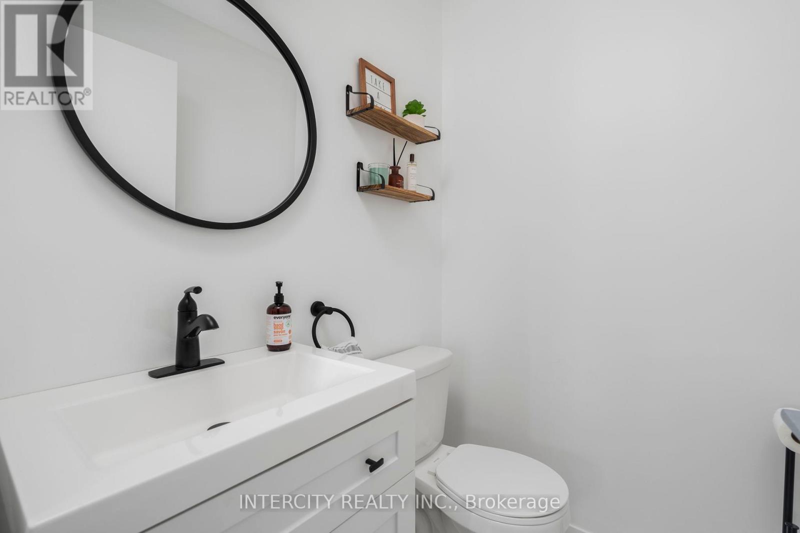 Photo 29 of E 16 26 Bruce Street, Vaughan ON