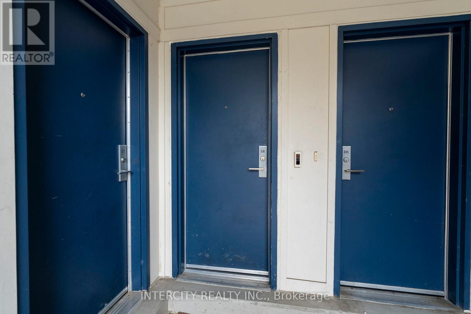 Photo 5 of E 16 26 Bruce Street, Vaughan ON