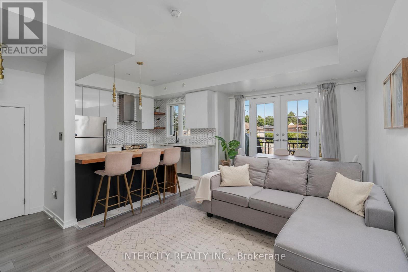 Photo 8 of E 16 26 Bruce Street, Vaughan ON