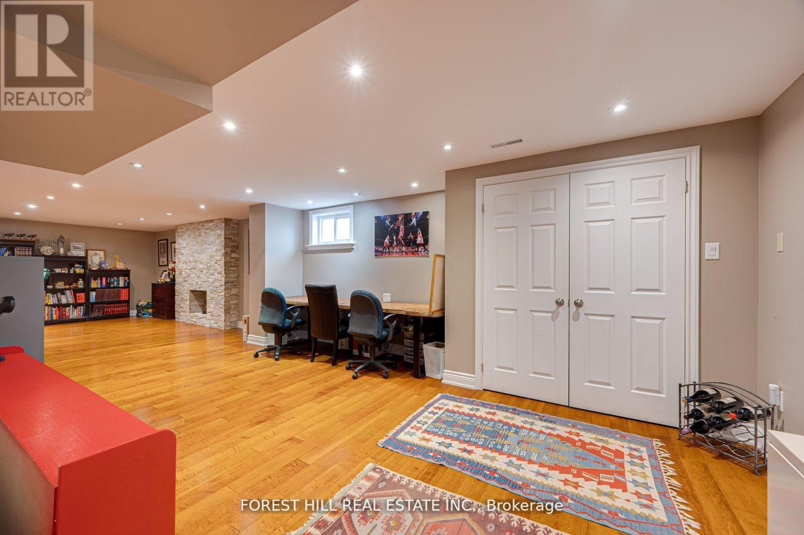 Photo 4 of 14 Willet Crescent, Richmond Hill ON