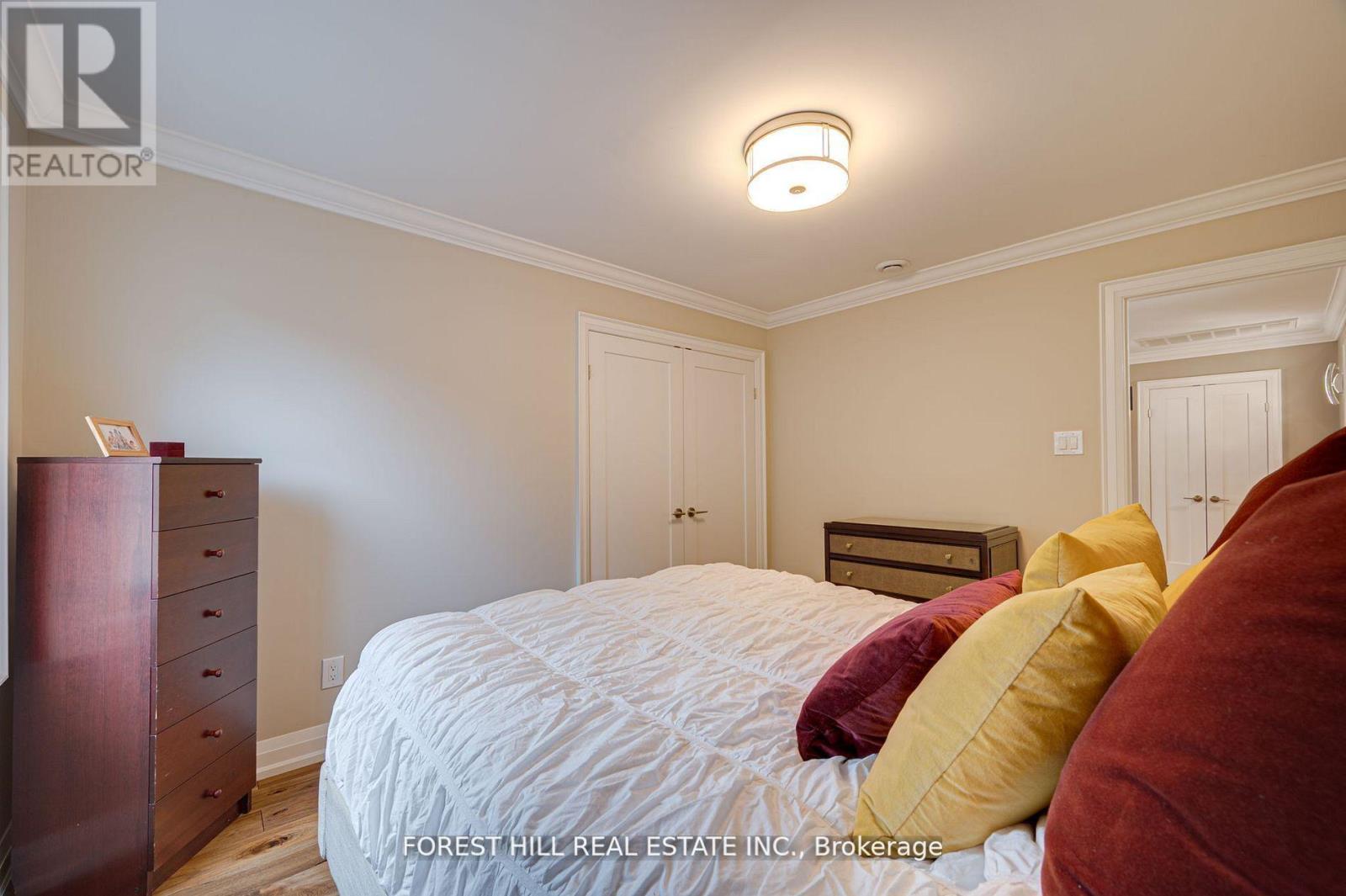 Photo 7 of 14 Willet Crescent, Richmond Hill ON
