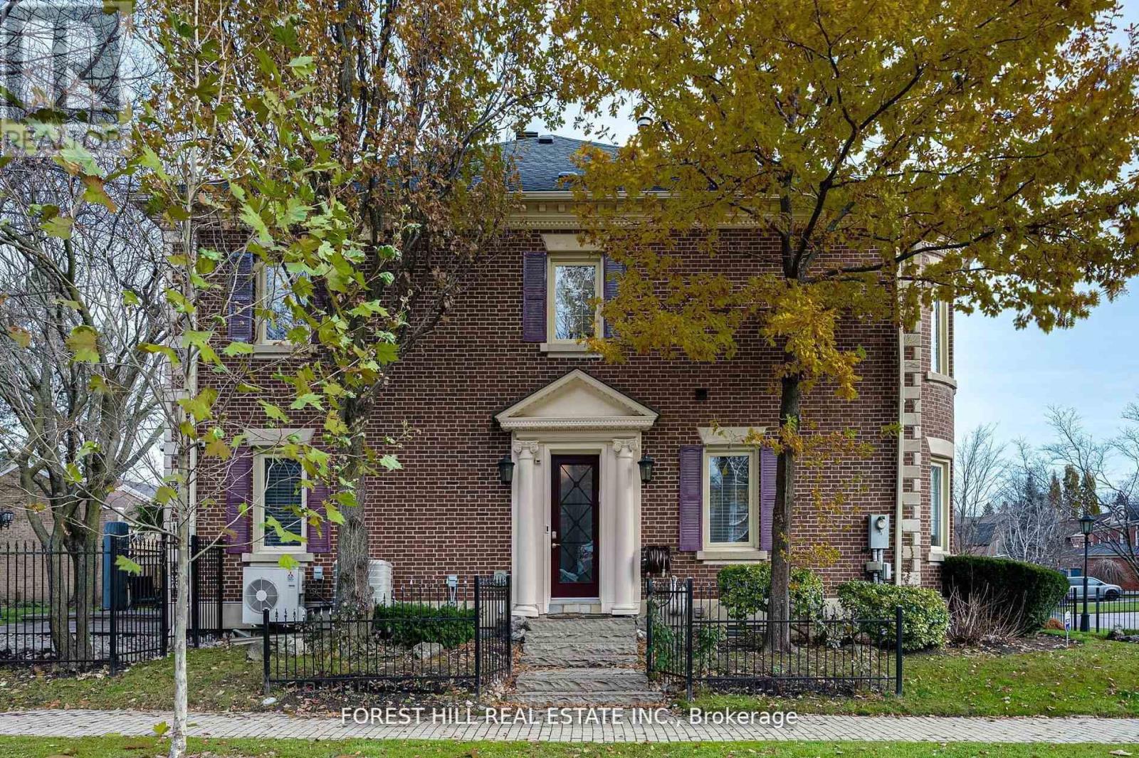 Photo 10 of 14 Willet Crescent, Richmond Hill ON