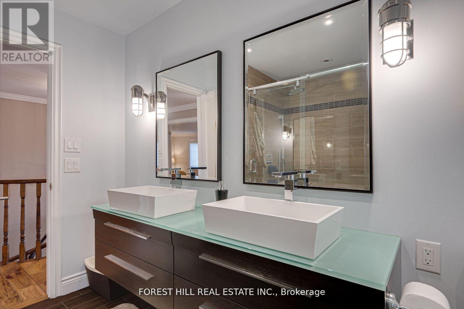 Photo 28 of 14 Willet Crescent, Richmond Hill ON