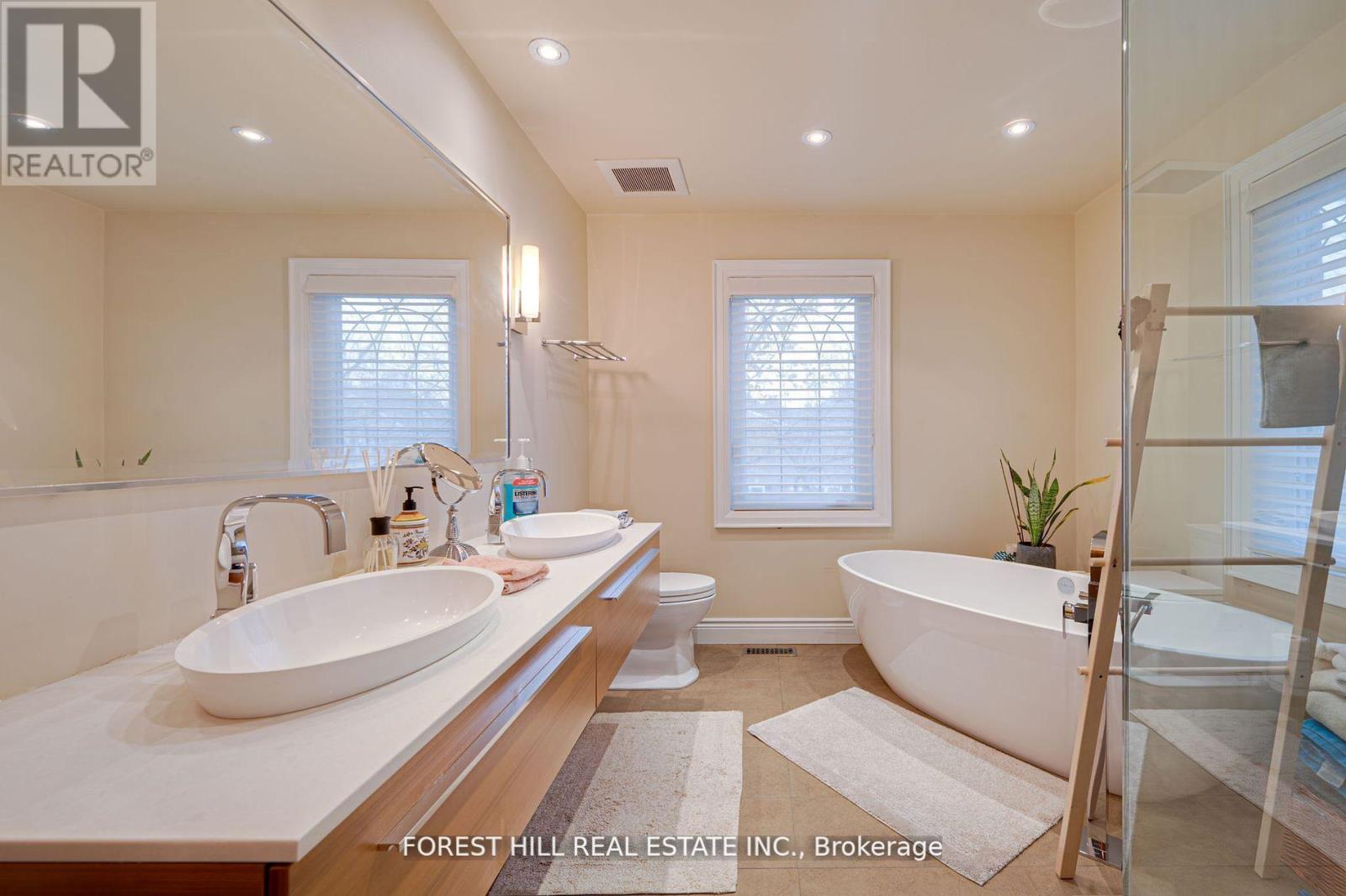Photo 32 of 14 Willet Crescent, Richmond Hill ON