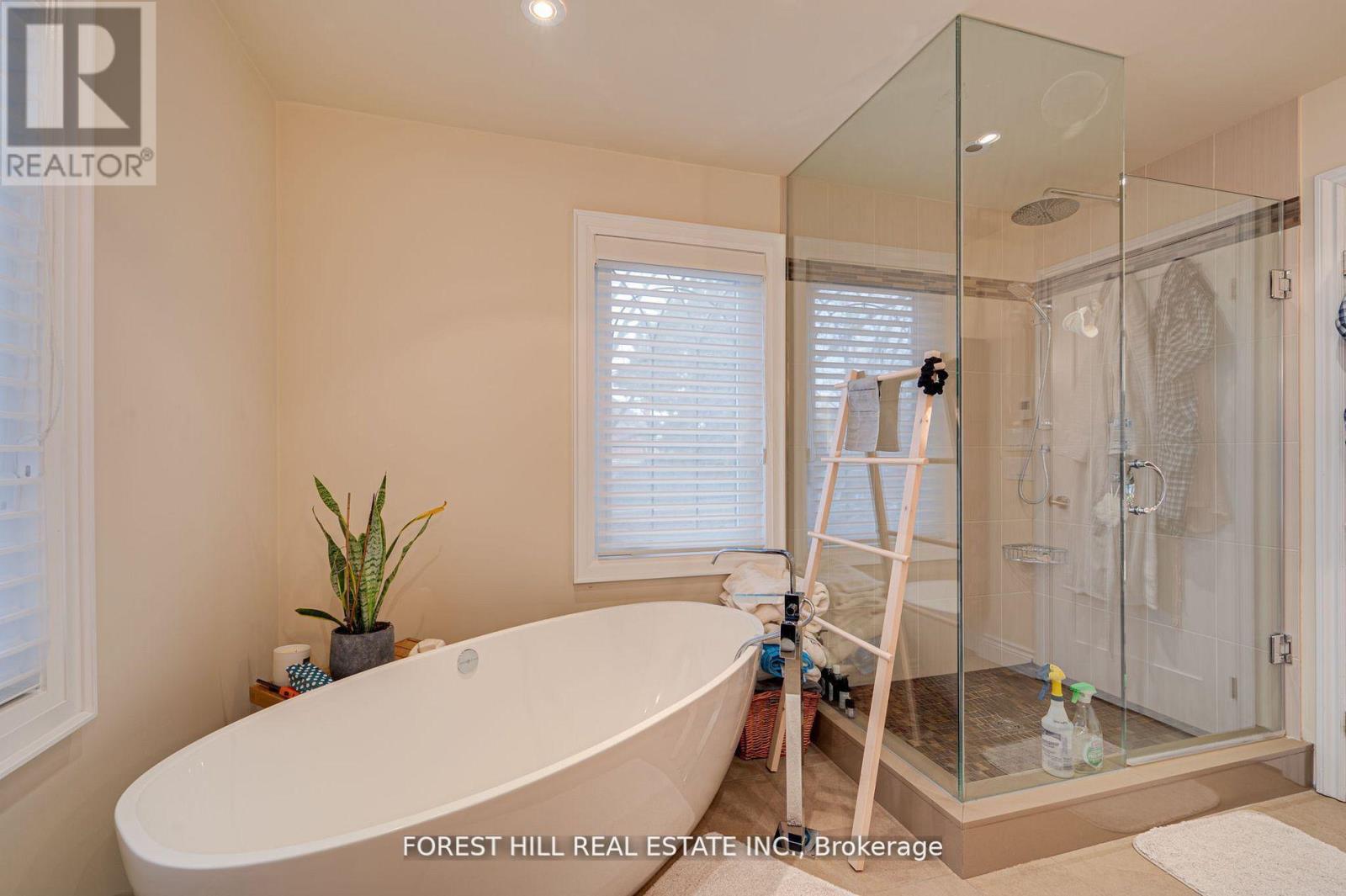 Photo 39 of 14 Willet Crescent, Richmond Hill ON