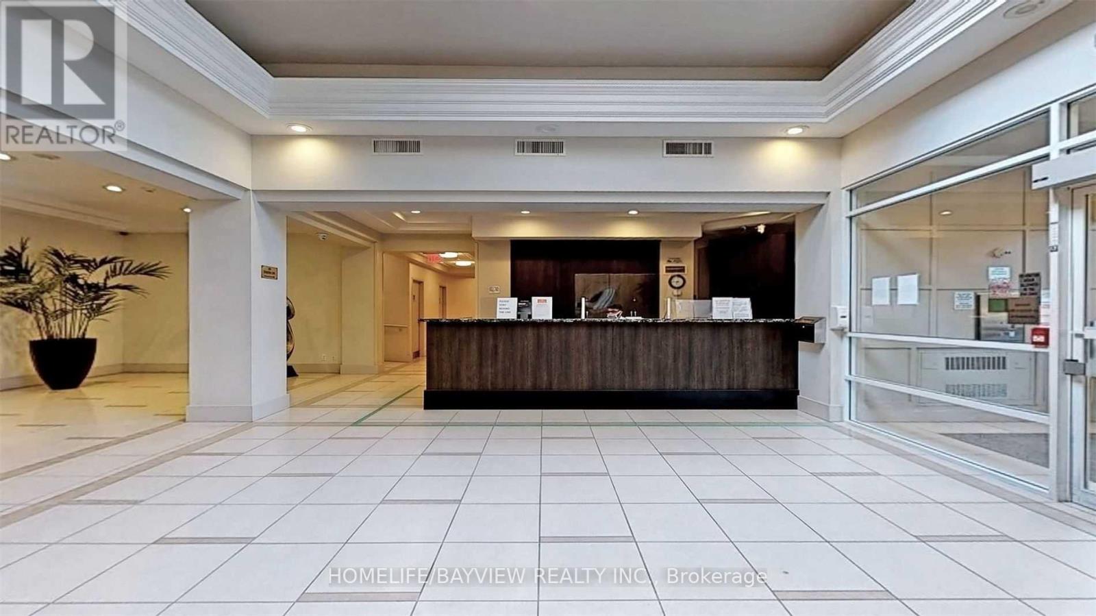 Photo 3 of 906 50 Disera Drive, Vaughan ON