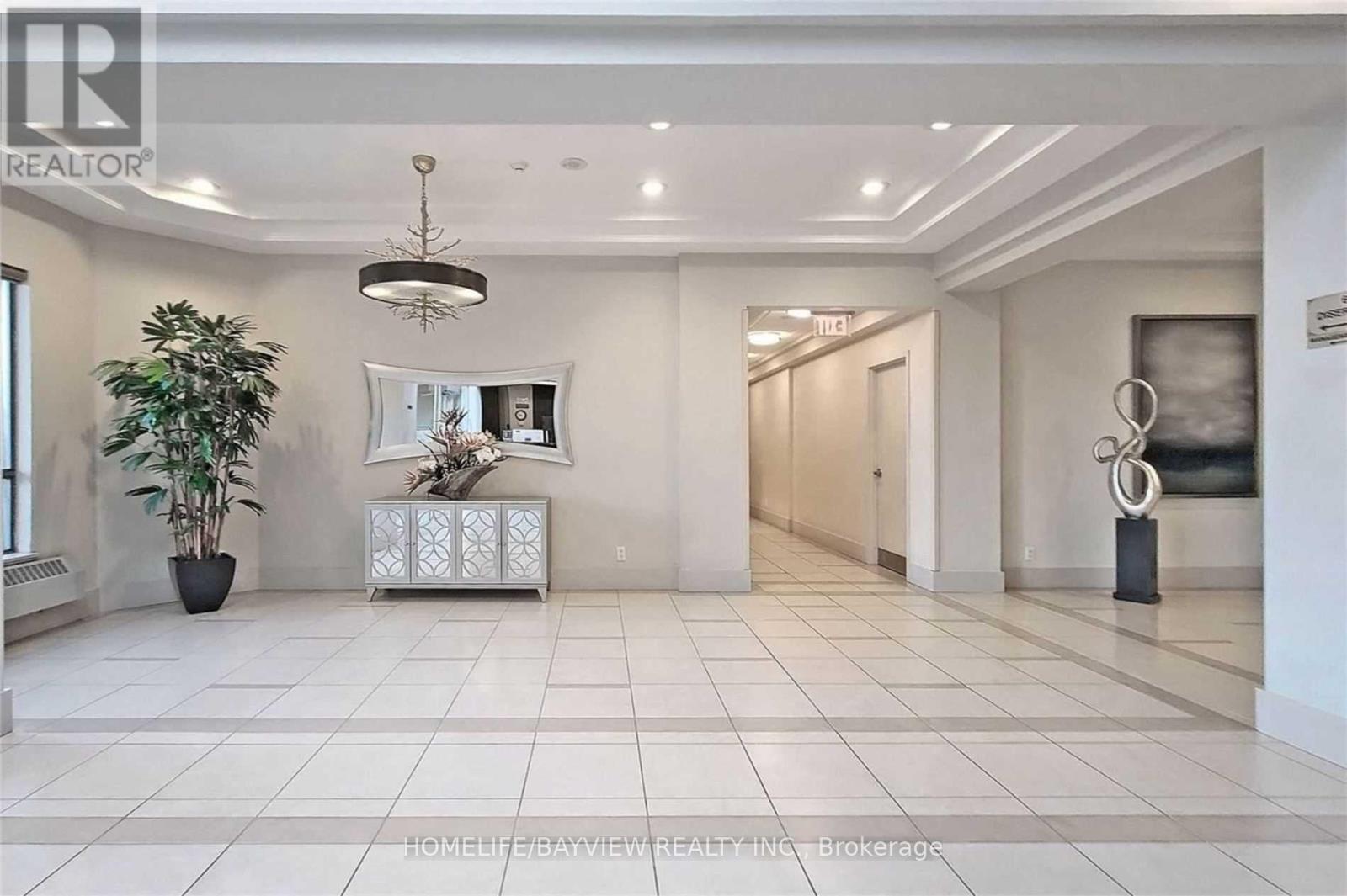 Photo 4 of 906 50 Disera Drive, Vaughan ON