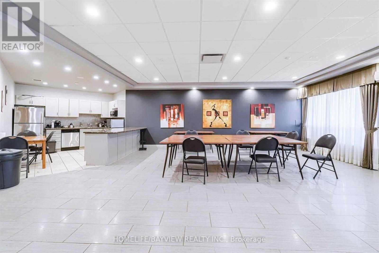 Photo 9 of 906 50 Disera Drive, Vaughan ON