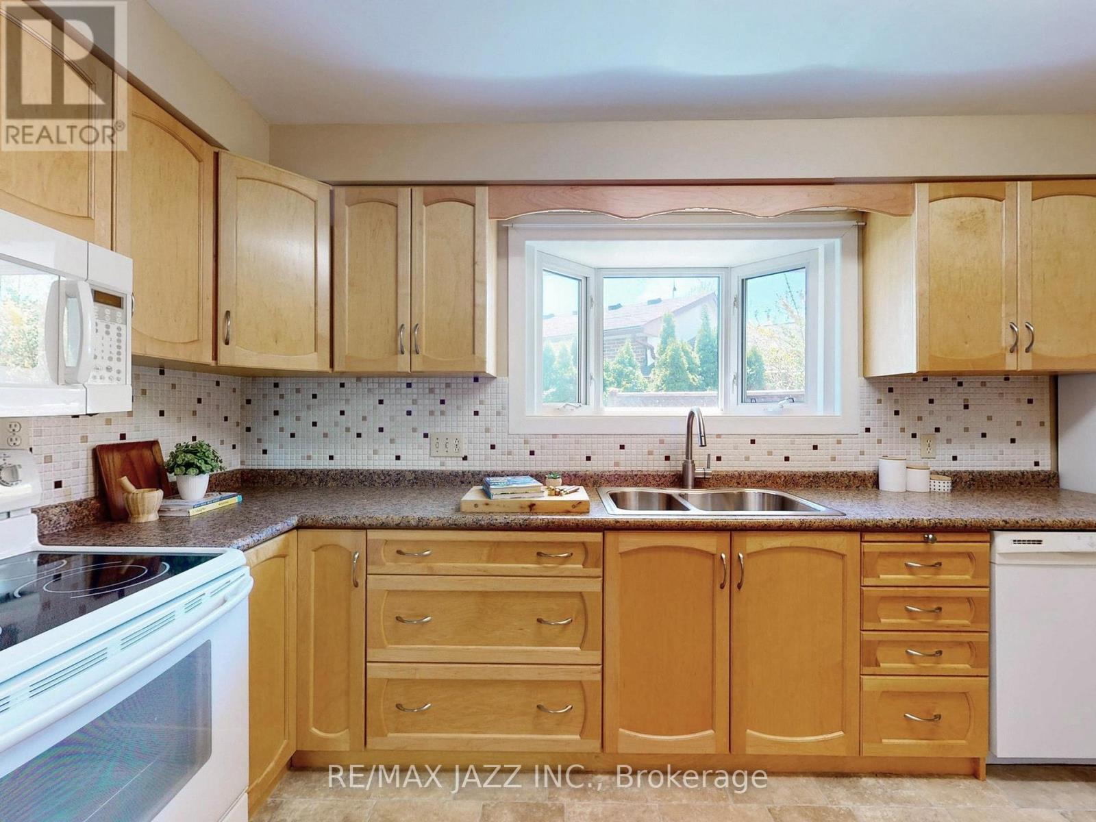 Photo 20 of 341 Elizabeth Street, Oshawa ON