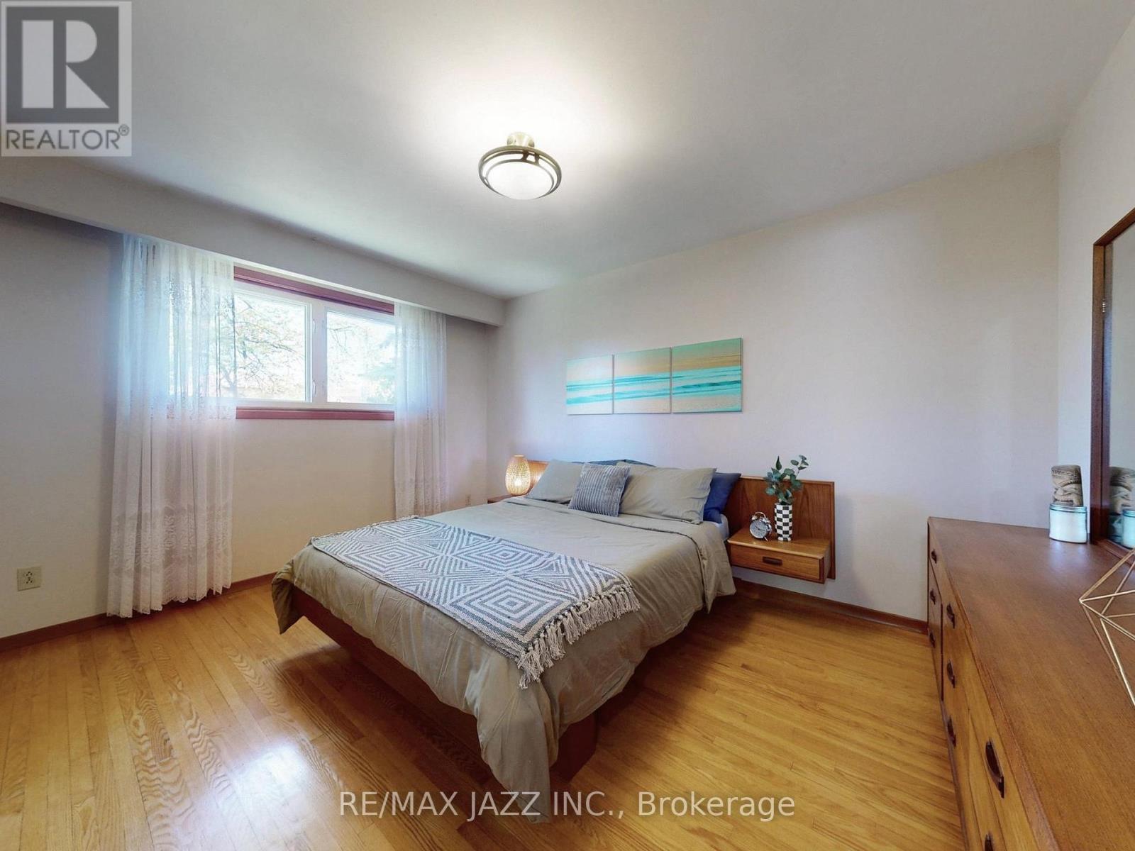 Photo 12 of 341 Elizabeth Street, Oshawa ON