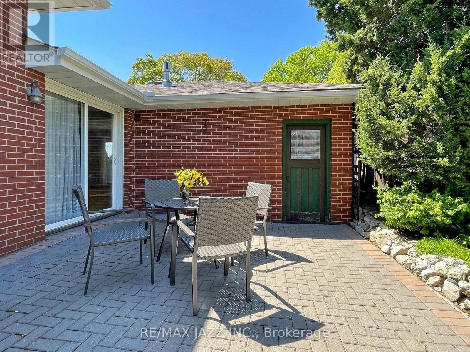 Photo 3 of 341 Elizabeth Street, Oshawa ON