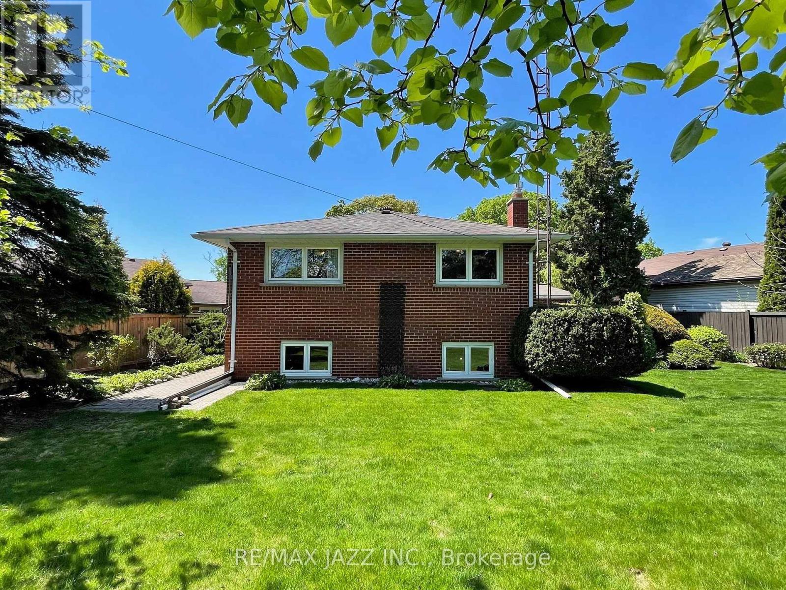 Photo 4 of 341 Elizabeth Street, Oshawa ON